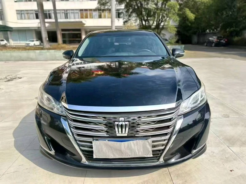 广州17年丰田皇冠1