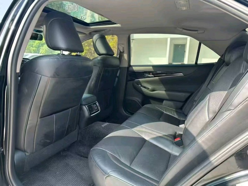 广州17年丰田皇冠5