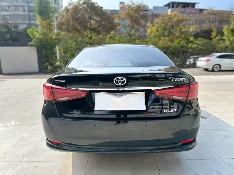 广州17年丰田皇冠8