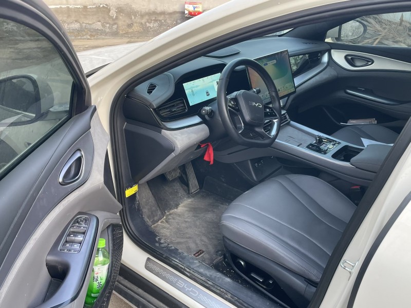 济宁24年比亚迪海豹5