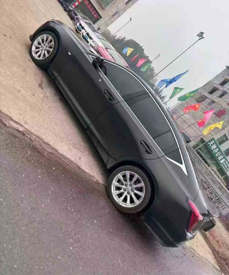 张家界20年凯迪拉克CT57