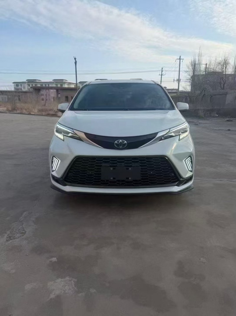 呼和浩特22年丰田塞纳1