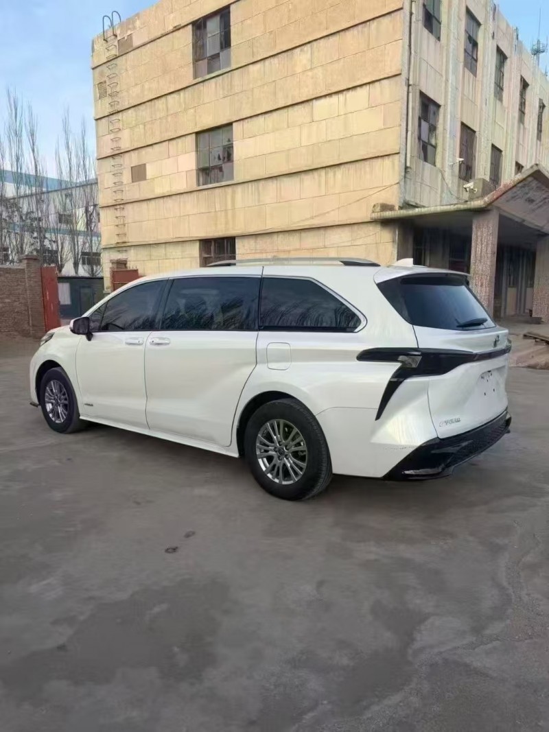 呼和浩特22年丰田塞纳3