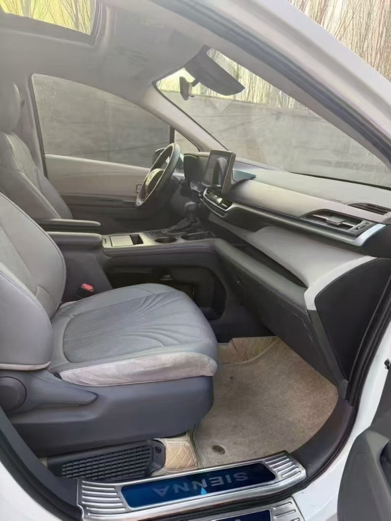 呼和浩特22年丰田塞纳5