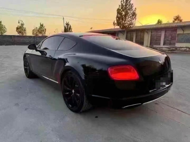 菏泽13年宾利欧陆7