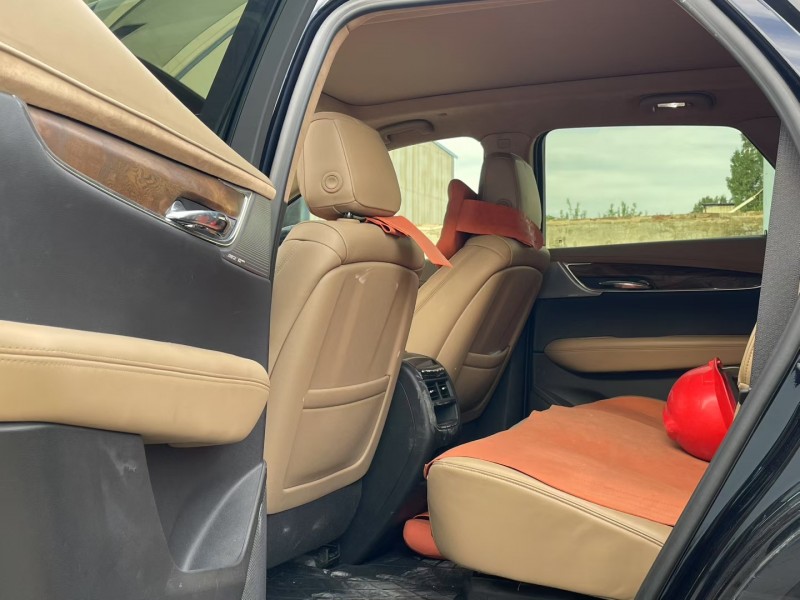 济宁20年凯迪拉克XT56