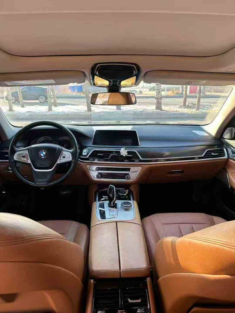 济宁17年宝马7系8