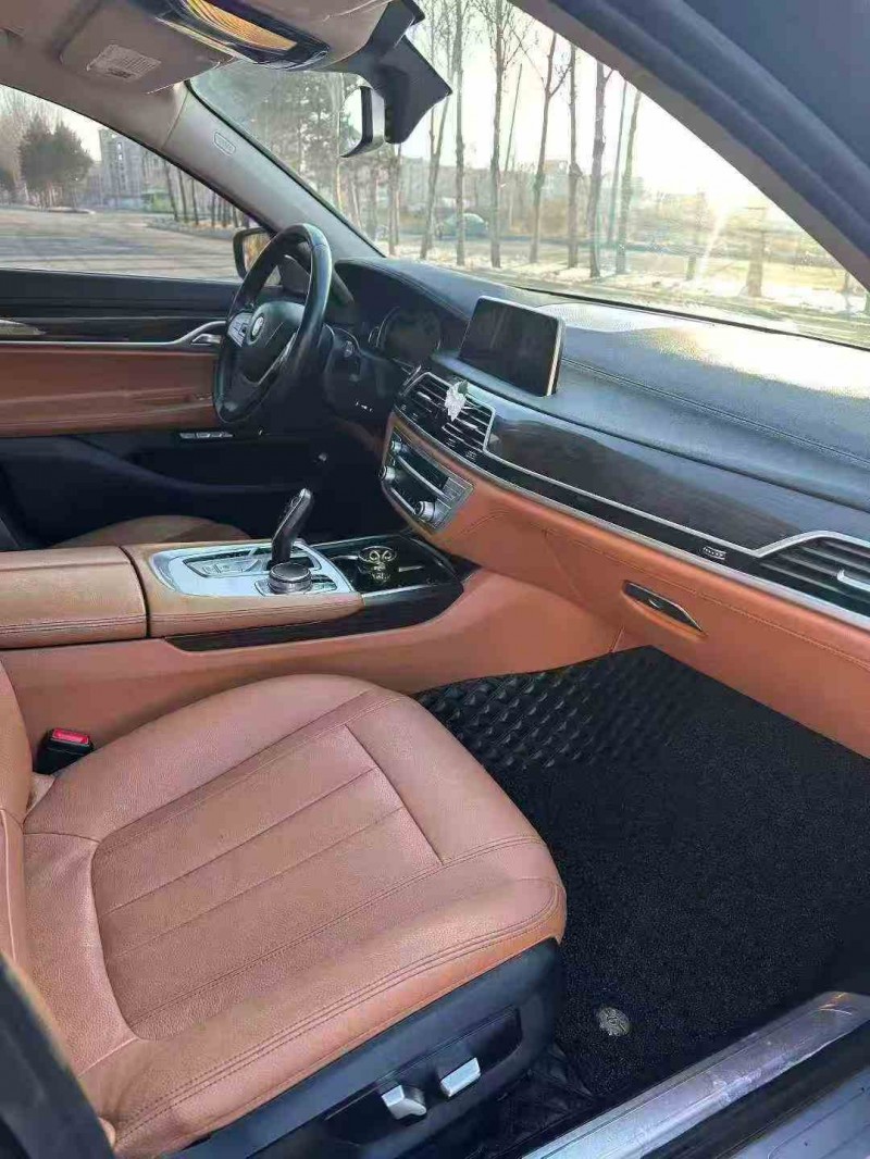 济宁17年宝马7系9