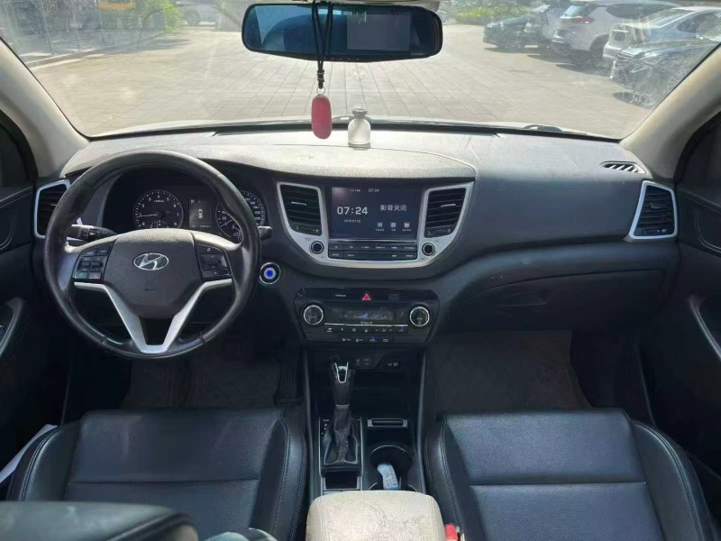 佛山17年现代途胜4