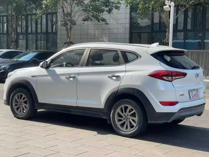 佛山17年现代途胜8