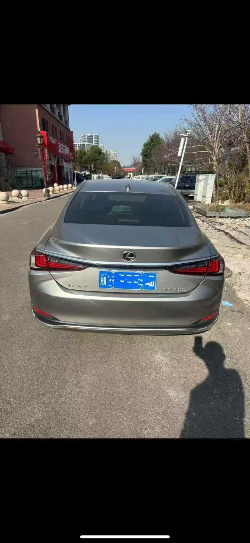 金华22年雷克萨斯ES9