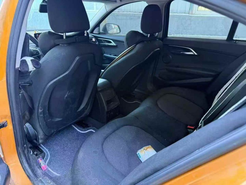 济宁17年宝马1系6