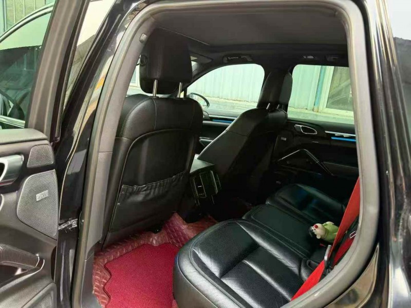 济宁17年保时捷卡宴8