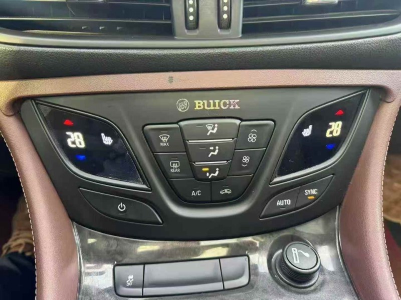 济宁16年别克昂科威6