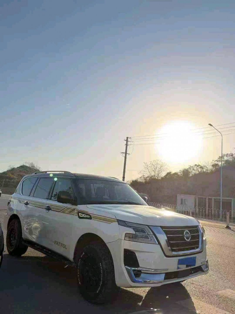 张家界19年日产途乐3