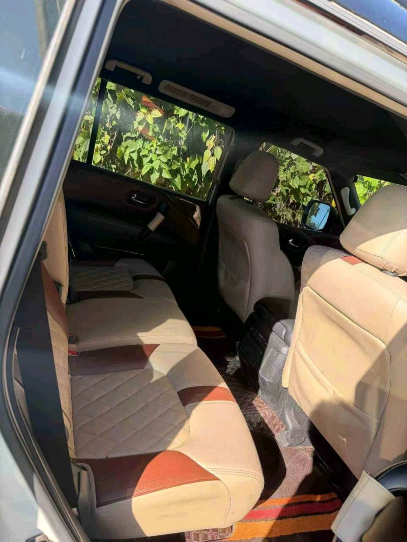 张家界19年日产途乐7