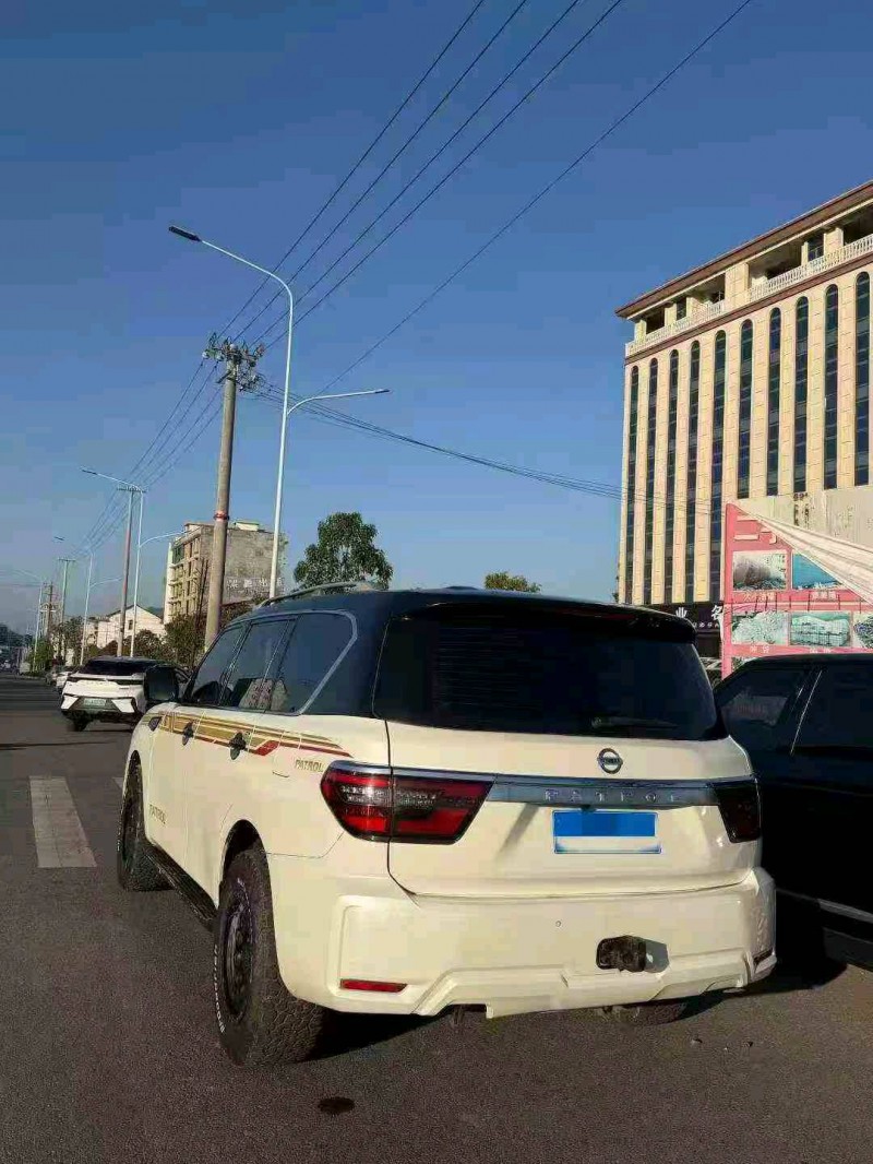 张家界19年日产途乐9