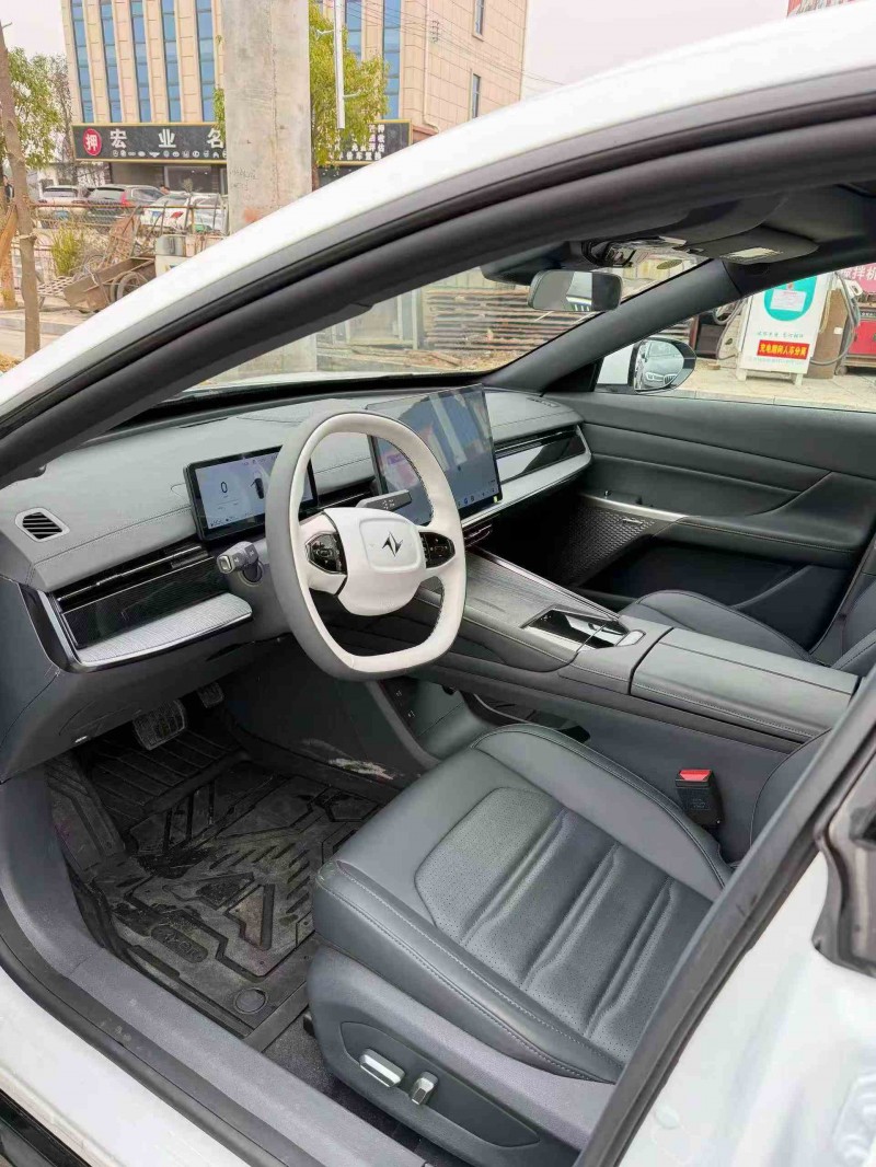 张家界25年东风奕派5