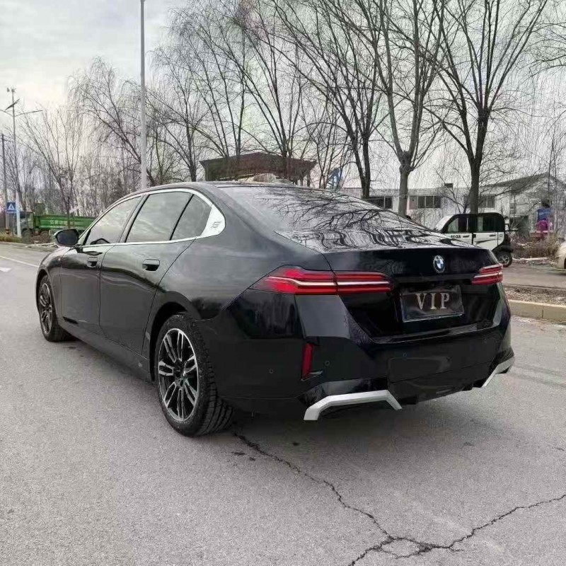 济宁24年宝马5系8