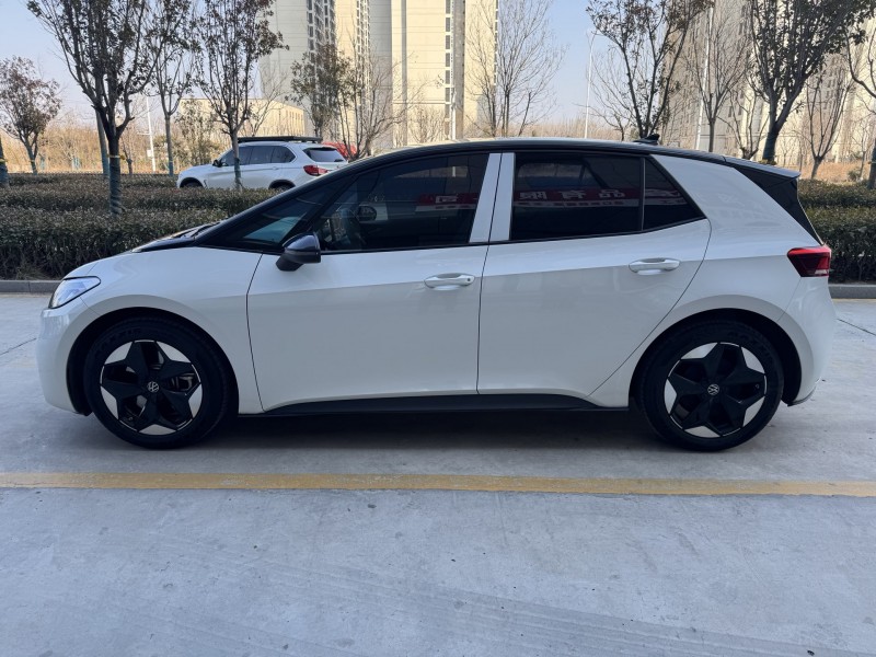 济宁25年大众ID6