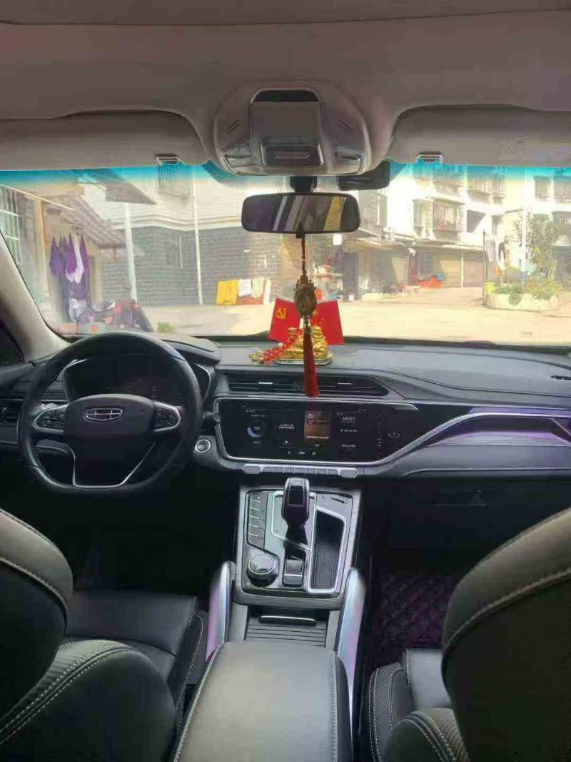 常德21年吉利博越5