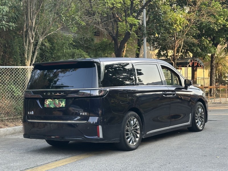 东莞23年岚图汽车梦想家8