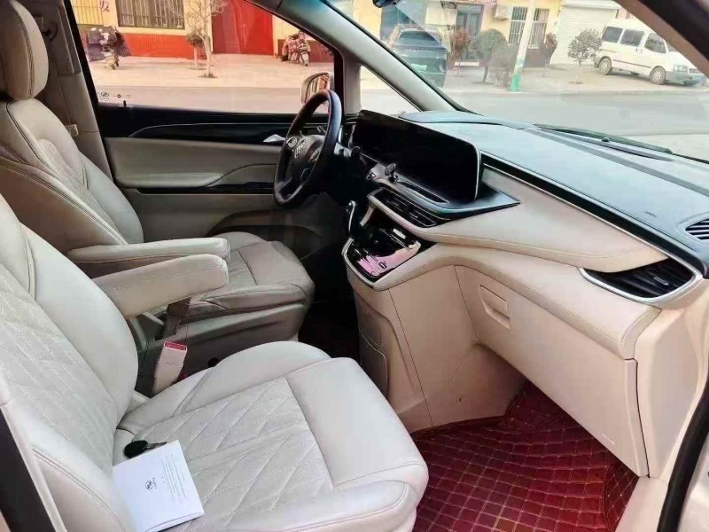 济宁21年别克GL84