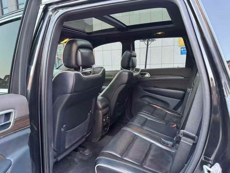 潍坊18年Jeep大切诺基5