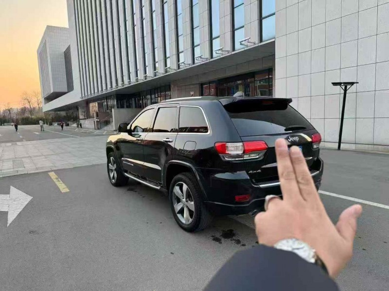 潍坊18年Jeep大切诺基8