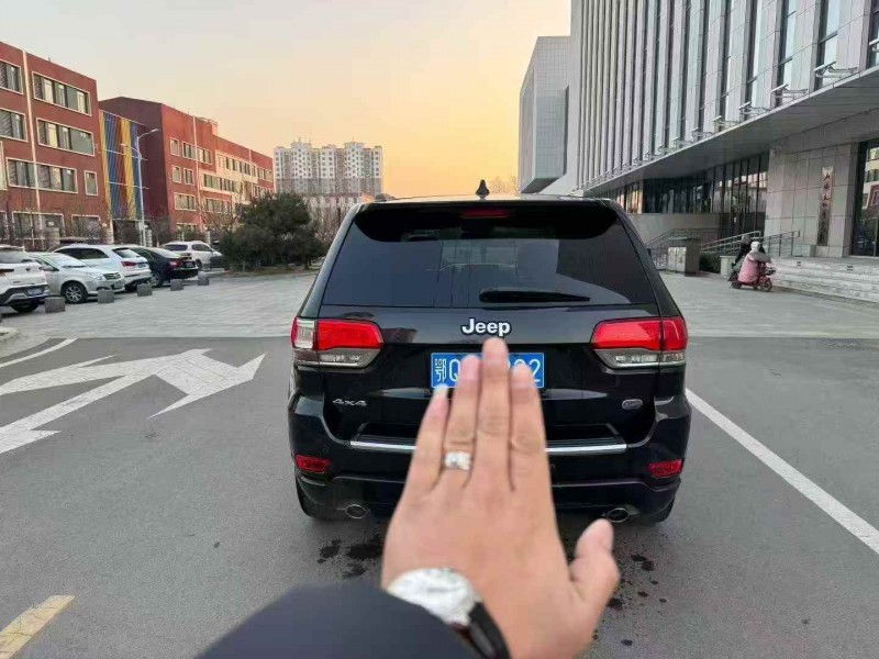 潍坊18年Jeep大切诺基9