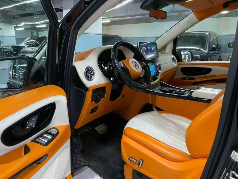 广州24年奔驰威霆4