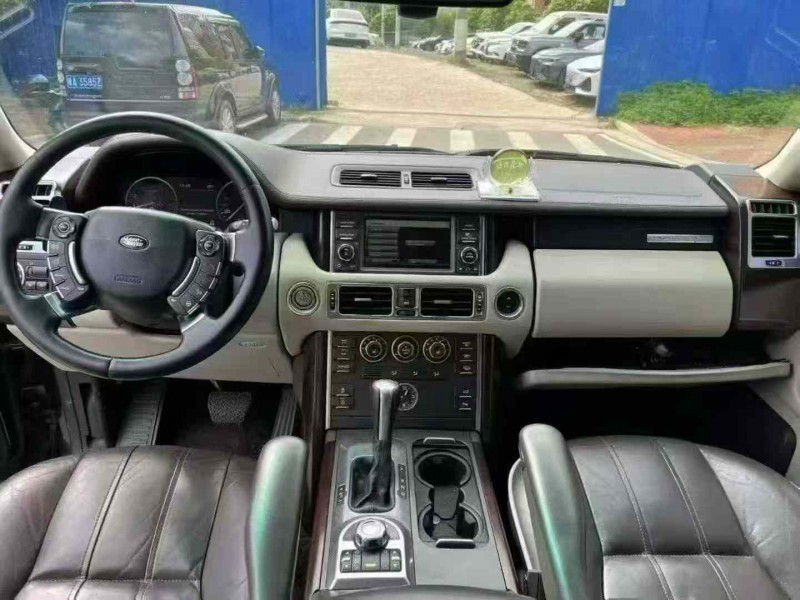 南宁11年路虎揽胜行政5