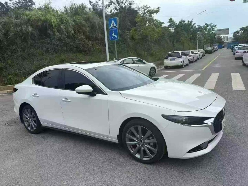 南宁25年马自达昂克赛拉2