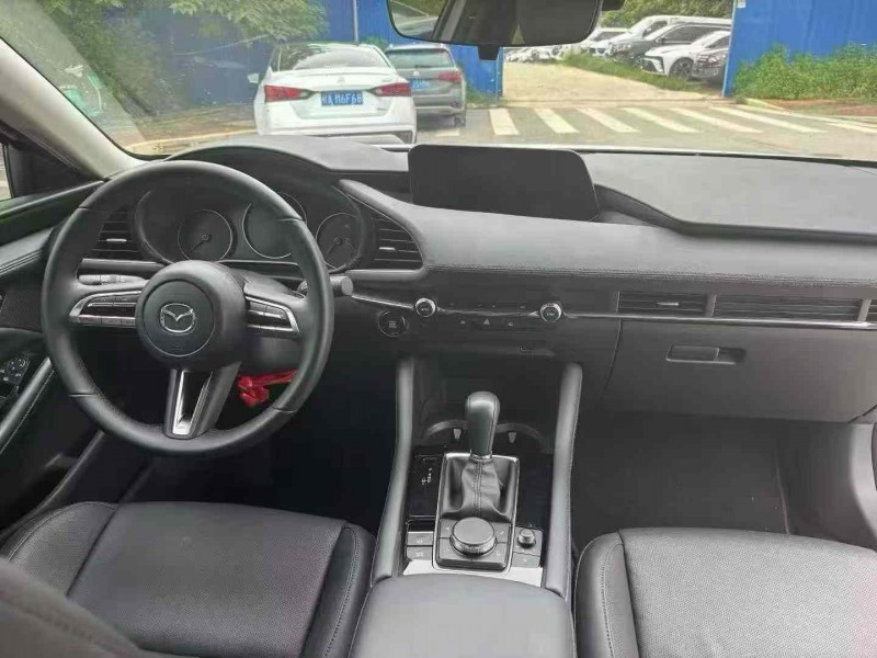 南宁25年马自达昂克赛拉5