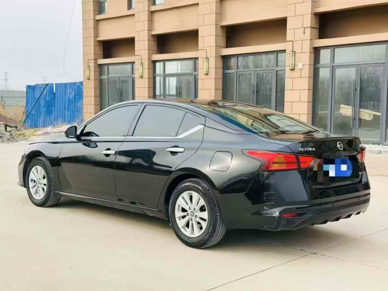 青岛22年日产天籁5