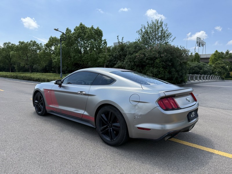 扬州17年福特野马6