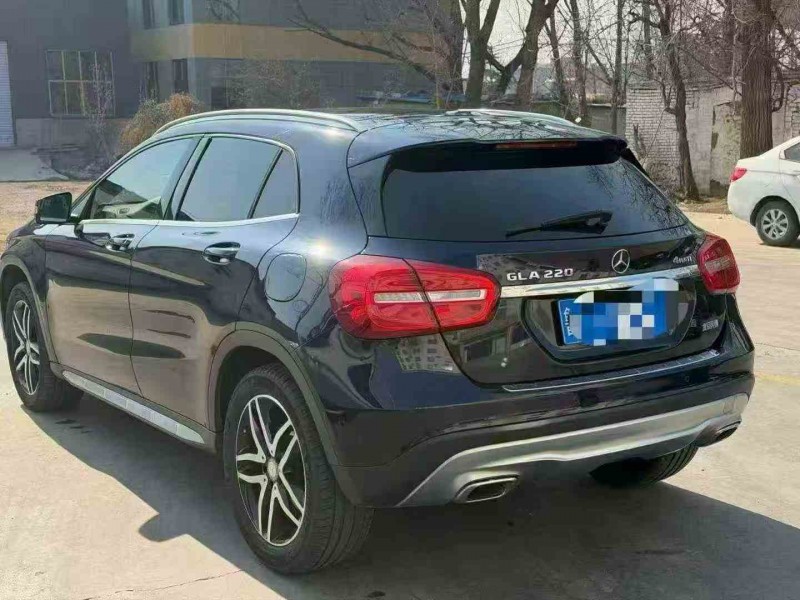 枣庄17年奔驰GLA7