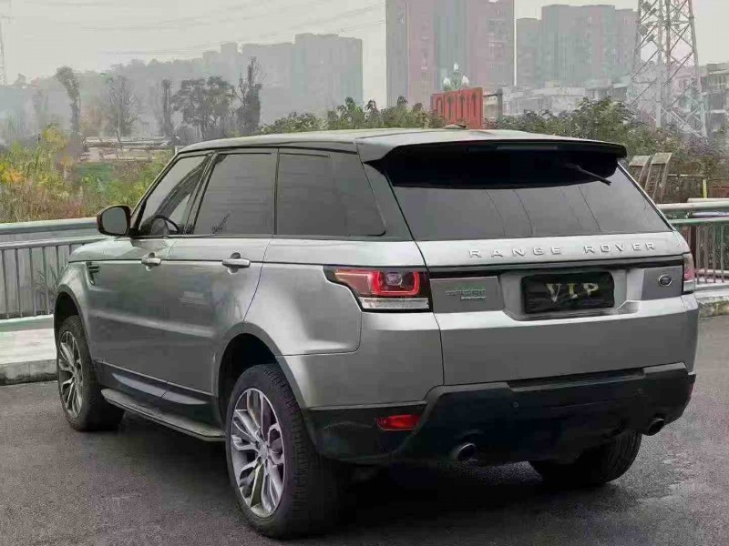 重庆16年路虎揽胜运动8