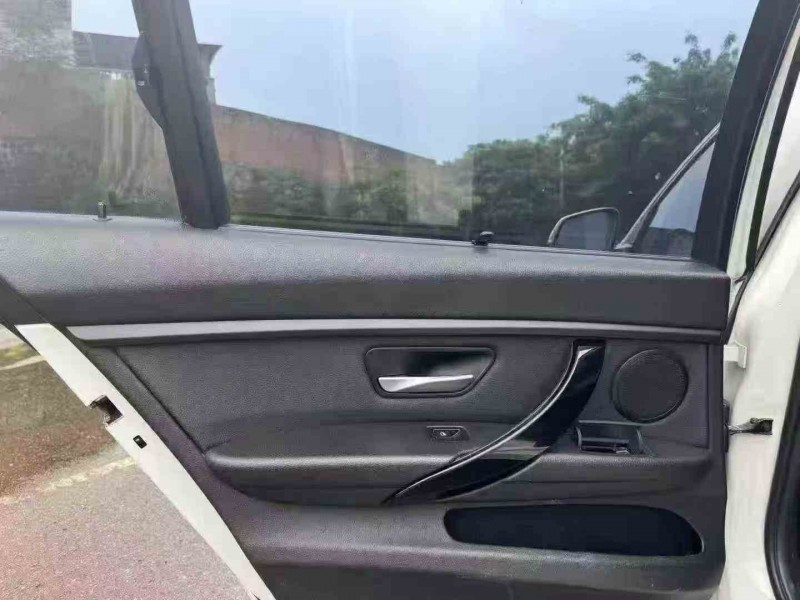 重庆17年宝马3系6