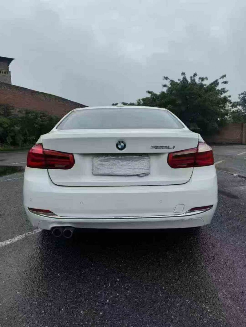 重庆17年宝马3系8