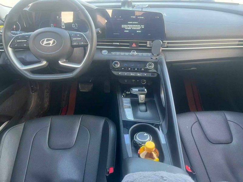 平凉24年现代伊兰特8