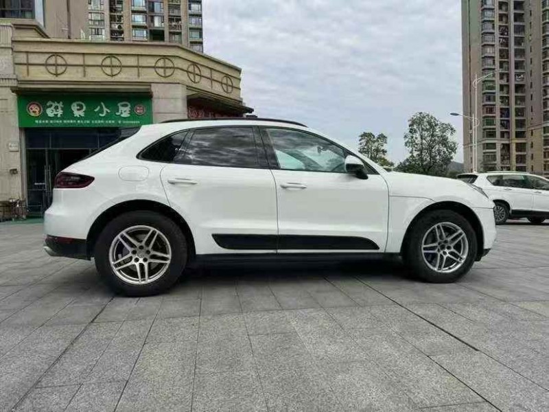 赣州15年保时捷Macan7