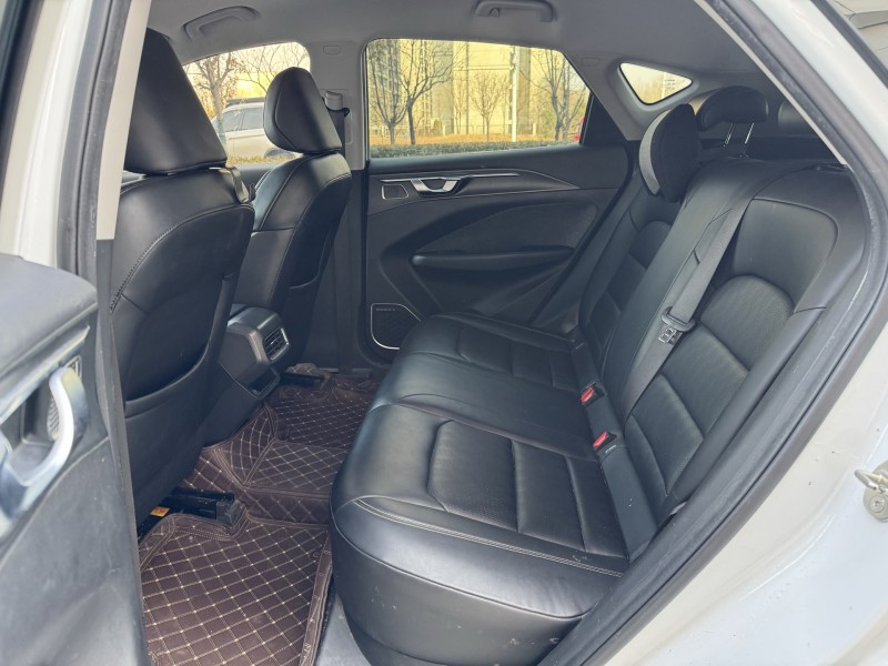 济宁23年吉利几何4