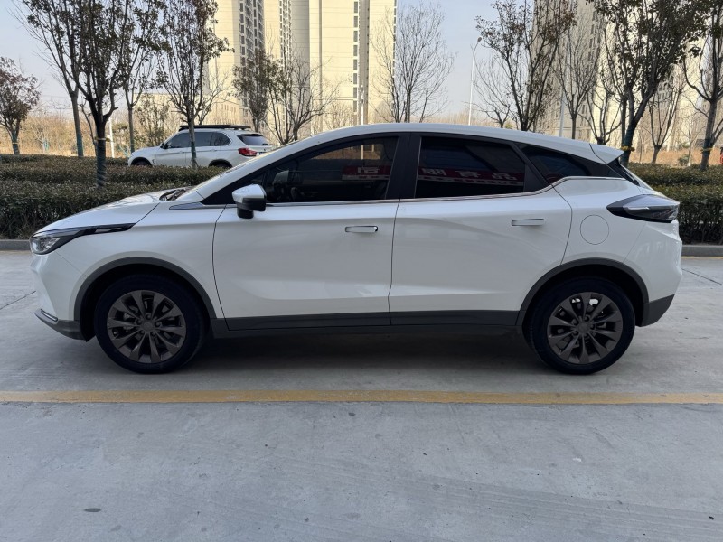 济宁23年吉利几何7