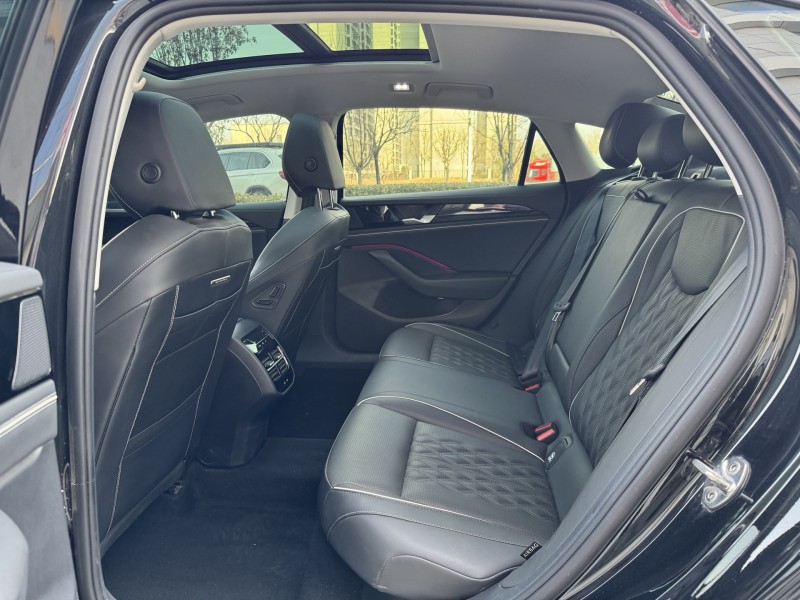 济宁25年大众迈腾4