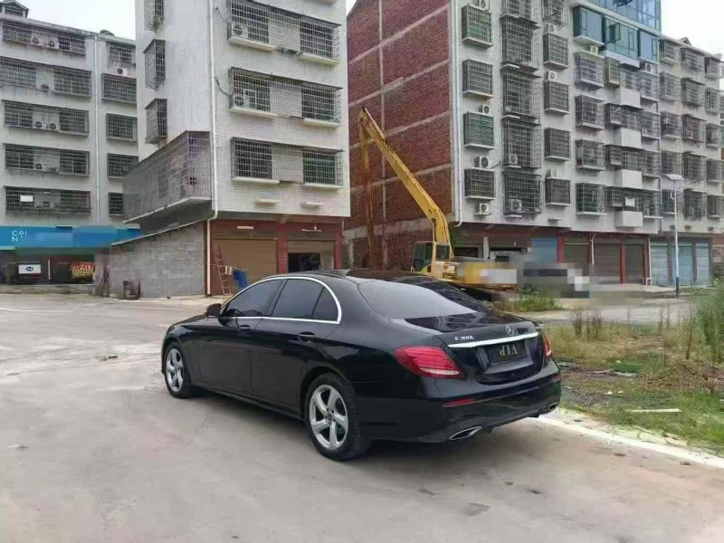 张家界18年奔驰E3