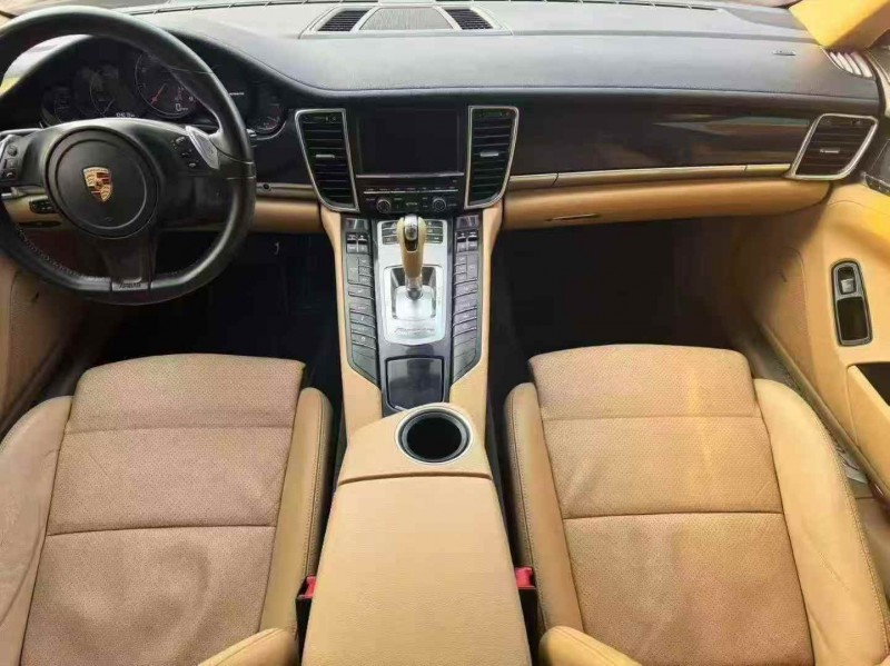 保定13年保时捷帕拉梅拉6