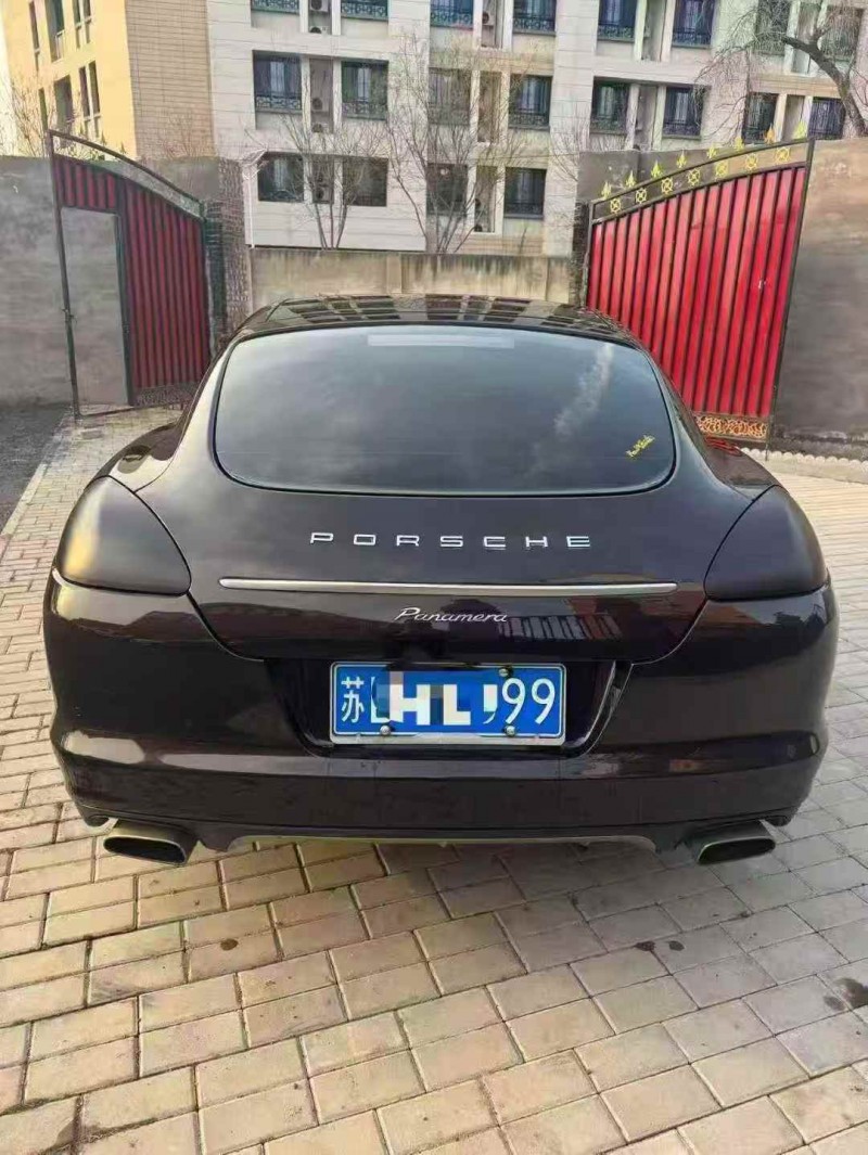 保定13年保时捷帕拉梅拉9