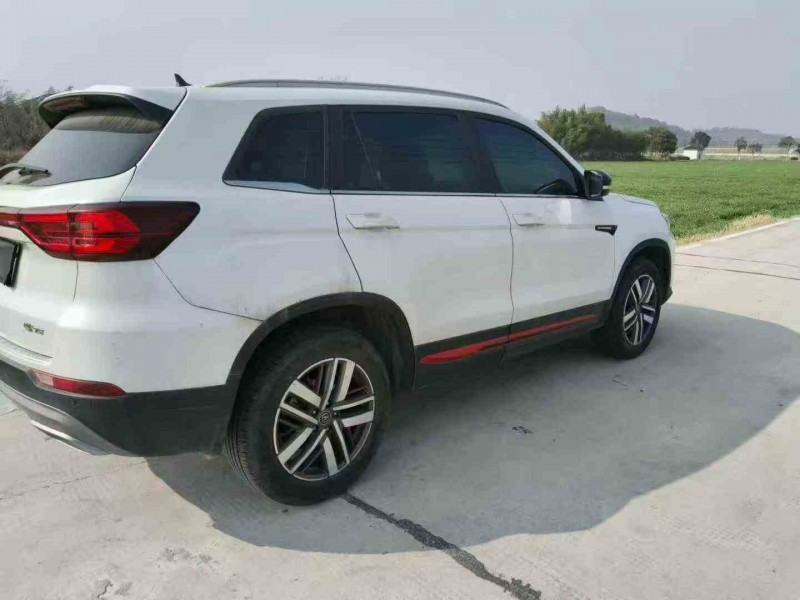 绍兴23年长安汽车CS758