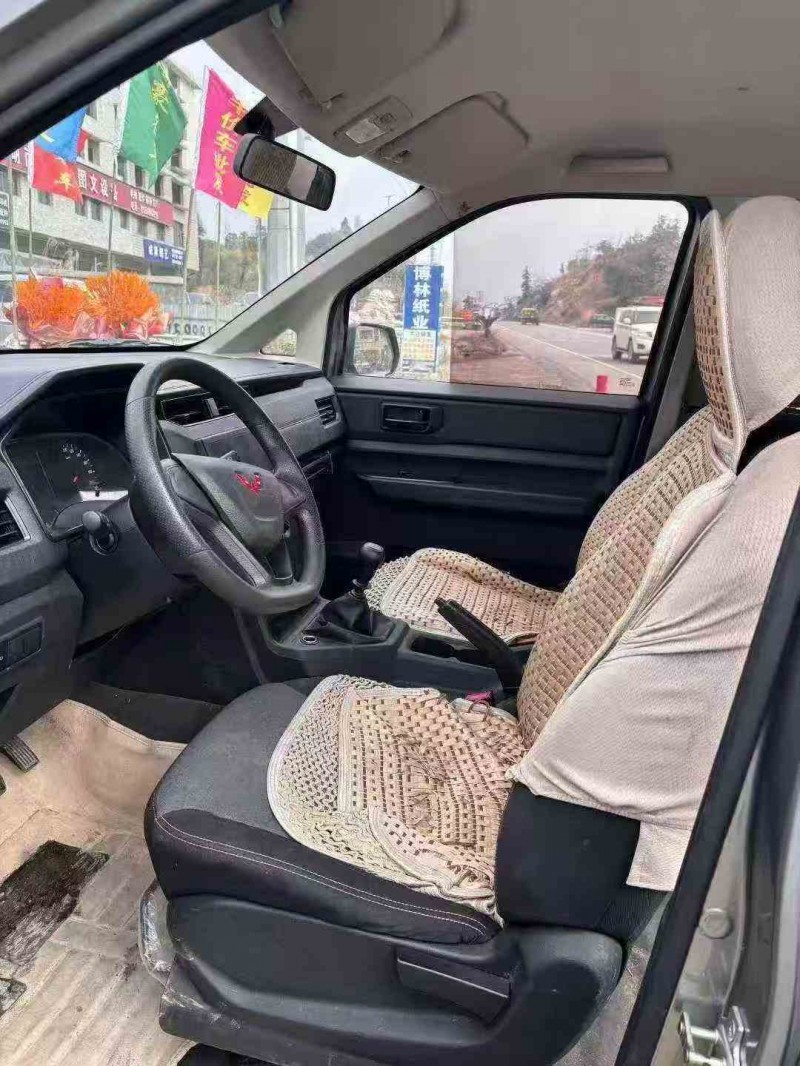 邵阳23年五菱汽车宏光5